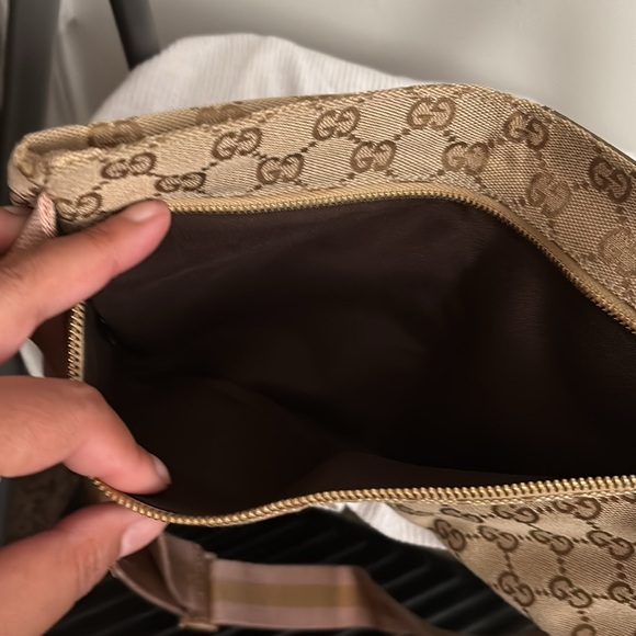 Gucci Tan Monogram Shoulder Bag - Picture 3 of 4